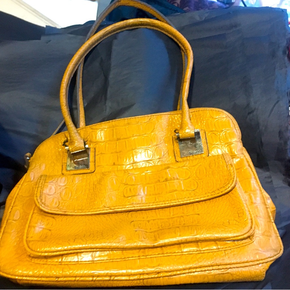 Liz&Co yellow purse with lots pockets
